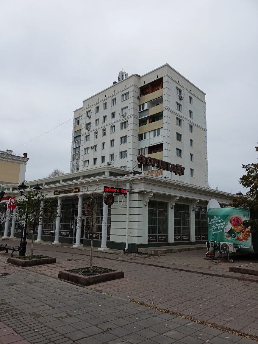 Ремонт кровли  и  фасада в доме на Советской, 13 в Оренбурге - близится к завершению.