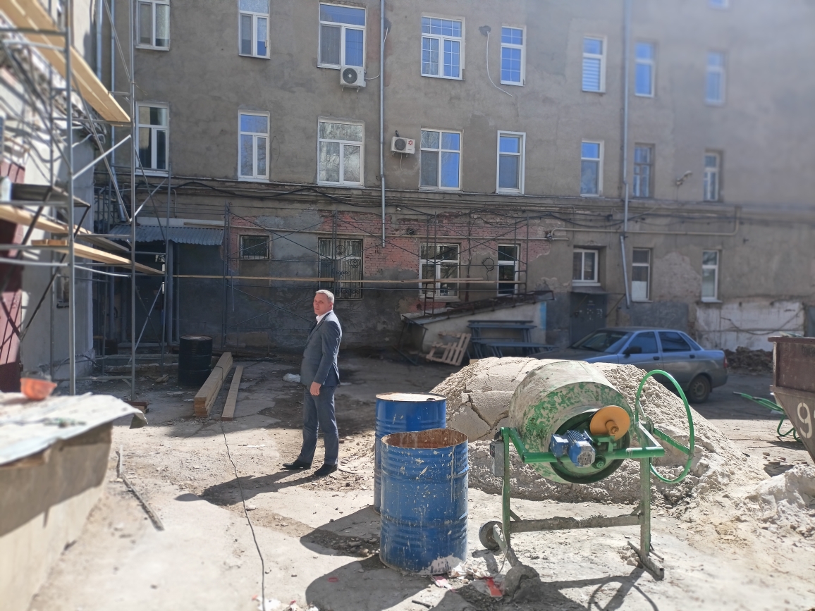 Генеральный директор Фонда Олег Белан провел внеплановую проверку хода ремонта объектов исторического центра.
