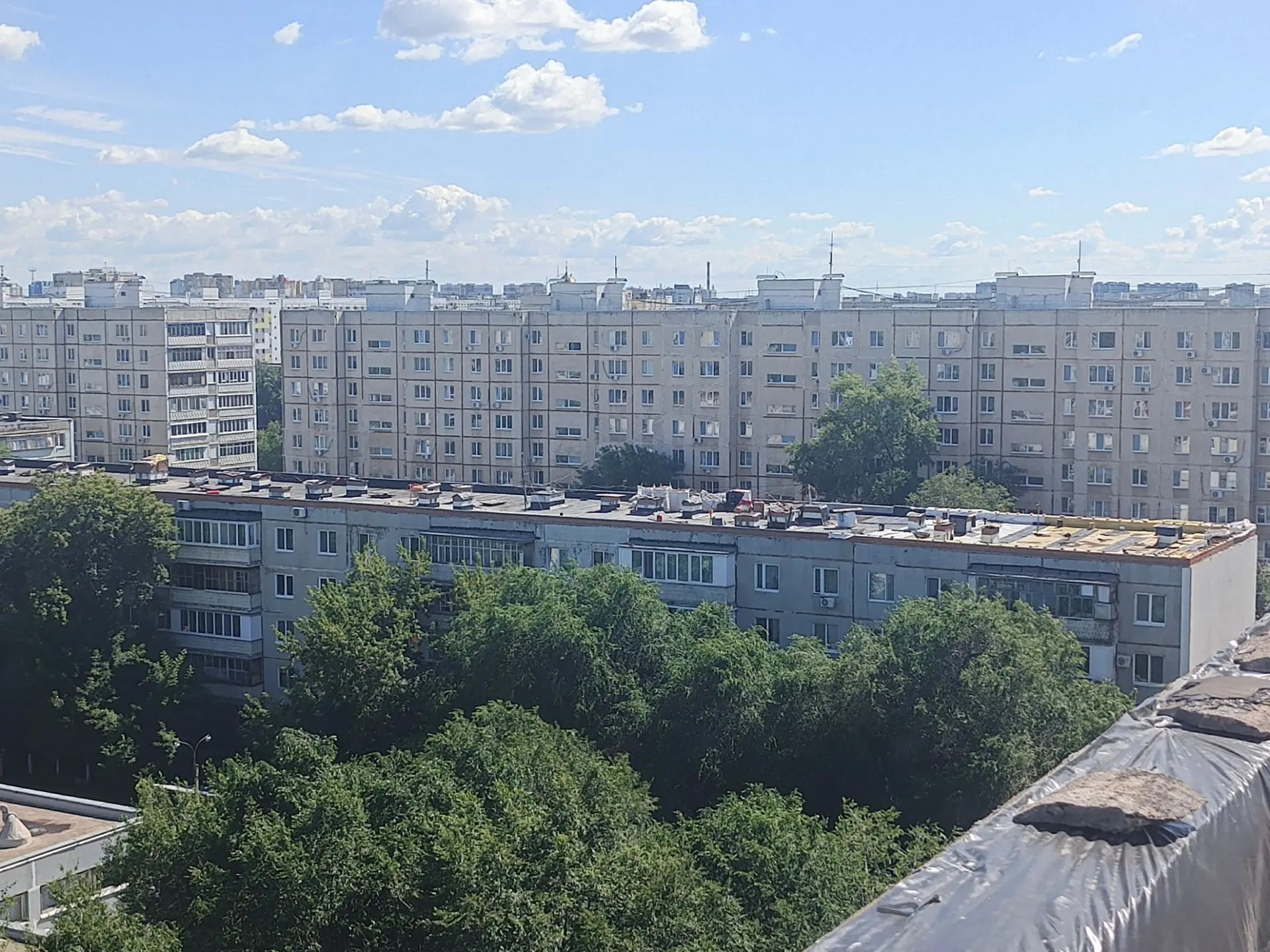 Сразу два рядом стоящих объекта посетил с внеплановой проверкой Олег Белан в областном центре.